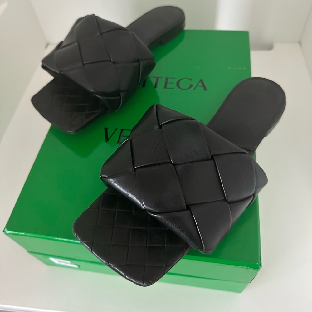 Bottega Veneta Lido Flat Sandal